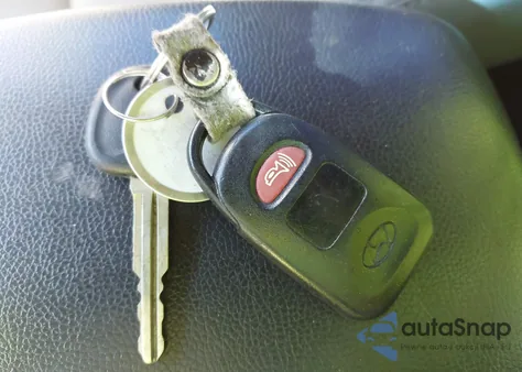 2013 Hyundai Elantra Gls z USA, uszkodzony, nr VIN 5NPDH4AE3DH445370